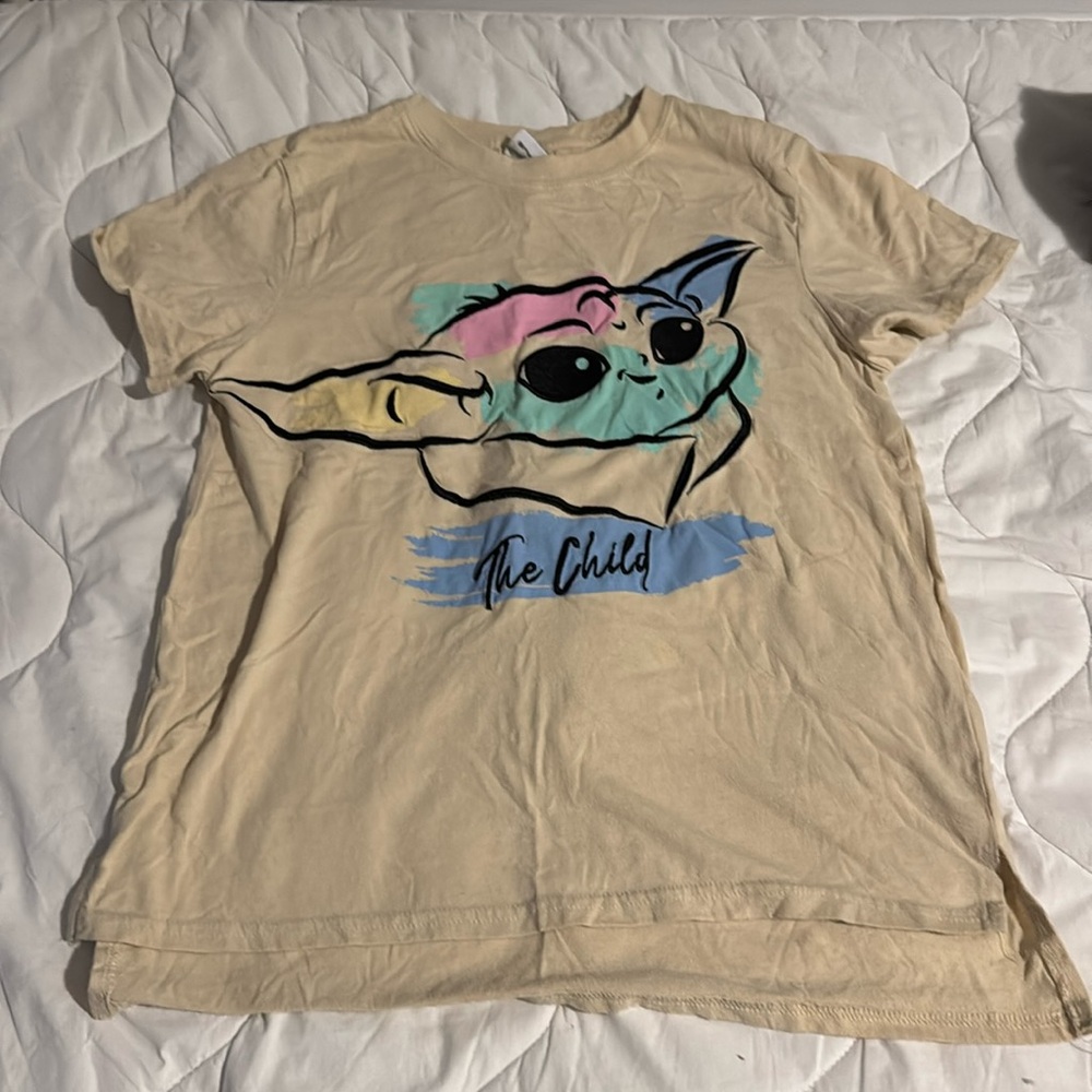 NWOT Star Wars Medium t-shirt cream baby yoda “the child”